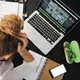 Memulai pekerjaan di lingkungan baru bisa memunculkan rasa gugup. Kenali alasan di balik perasaan tersebut agar lebih siap menghadapi hari pertama. (Foto/Dok: Pexels)