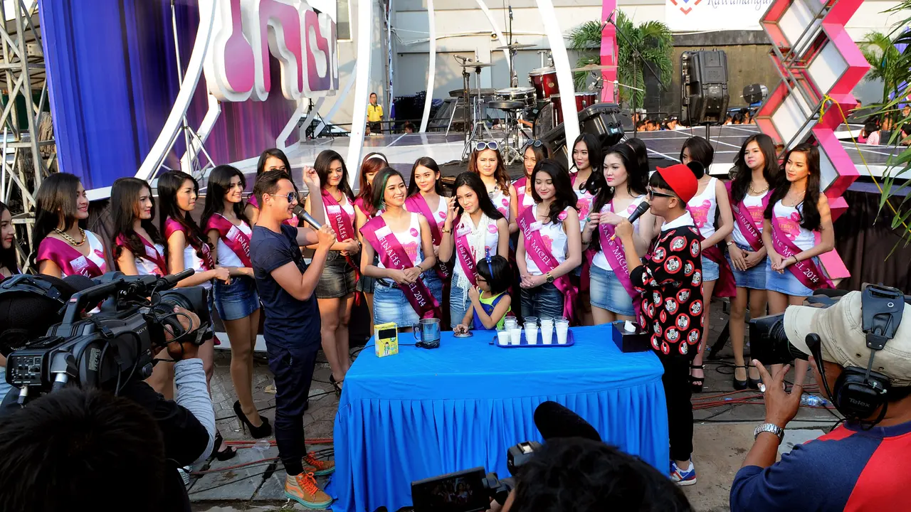 Cantiknya Finalis Micel 2014 Melenggak-lenggok di Panggung InBox 