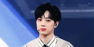 Member Wanna One, Lai Guanlin beberapa waktu lalu melakukan live dengan fansnya dan menceritakan beberapa detail kehidupannya. (koreaboo)