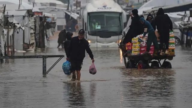 Hujan Deras, Tenda-tenda Pengungsi Palestina di Gaza Terendam Banjir