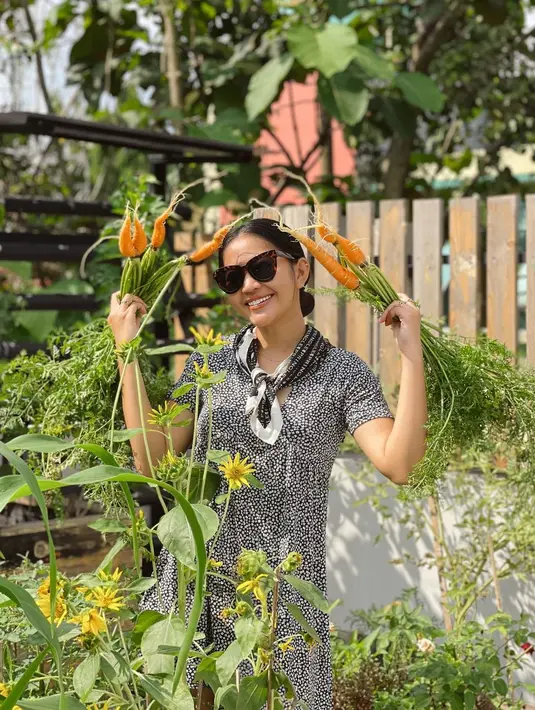 Tak sedikit netizen yang meminta tips Eriska Nakesyaa dalam berkebun. (FOTO: instagram.com/eriskanakesya/)