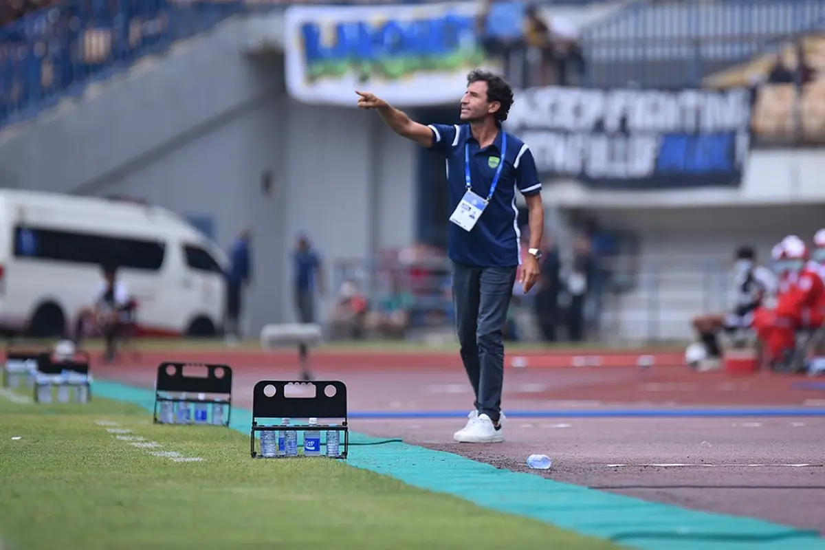 Pelatih Persib Bandung, Luis Milla.