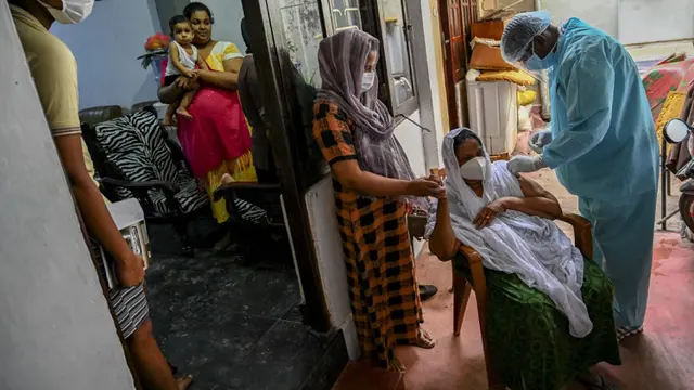 FOTO: Vaksinasi COVID-19 Keliling di Sri Lanka