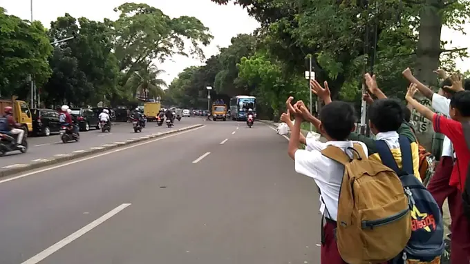 Om Telolet Om Jadi Bukti Kalau Bahagia Itu Sederhana