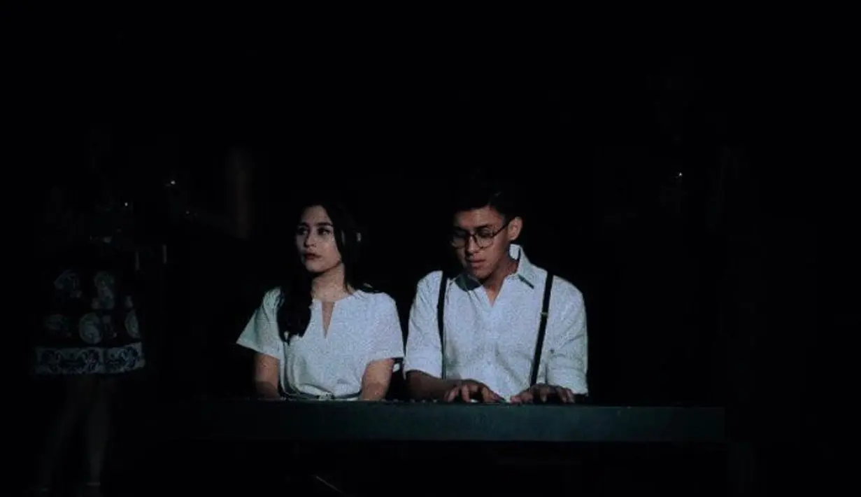 Buat kemeja polosmu jadi lebih keren dengan menambahkan suspender sebagai aksesoris. Tertarik? (Instagram/ardhitopramono).