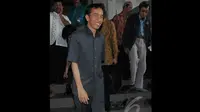Jokowi menjadi bahan candaan wartawan saat memakai safari. Jokowi dicandai mirip guru Umar Bakri, Jakarta, Jumat (12/9/2014) (Liputan6.com/Herman Zakharia)