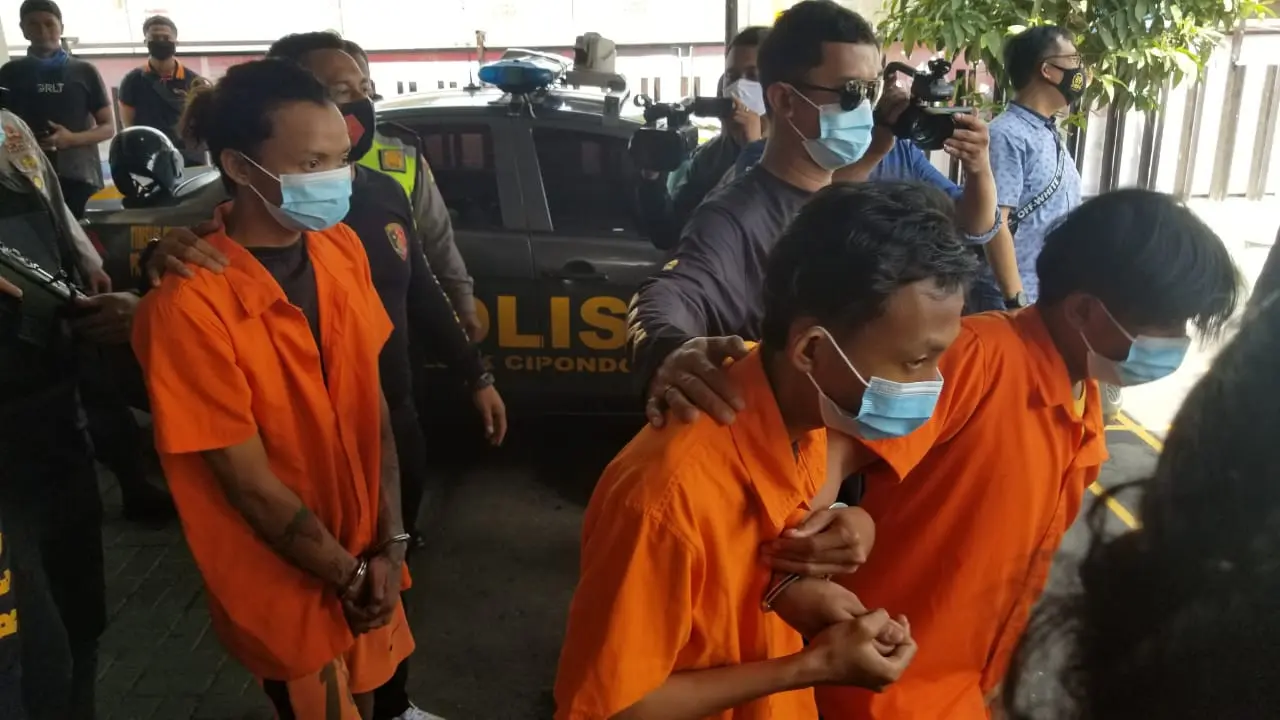 Polisi tangkap 4 pria anggota geng motor di Tangerang (Pramita/Liputan6.com).