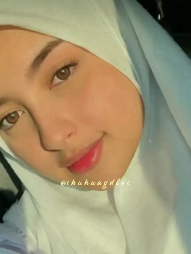 Jennifer Coppen Pakai Hijab