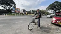 Jurnalis Bola.com mencoba membagikan pengalaman berkeliling di Kota Tua Chiang Mai di sela-sela kesibukan meliput Timnas Indonesia U-22 di ajang SEA Games 2025, Selasa (09/12/2025). (Bola.com/Bagaskara Lazuardi)