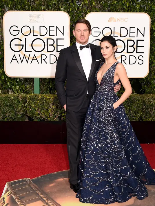 Malam itu, Channing Tatum dan lawan mainnya di film ’21 Jump Street’ Jonah Hill mempersembahkan Kate Winslet yang mendapat penghargaan untuk Best Performance by an Actress in a Supporting Role in any Motion Picture. (AFP/Bintang.com)