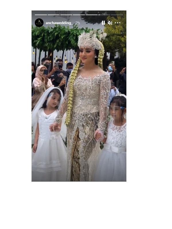 Pernikahan Ali Syakieb dan Margin Wieheerm (Sumber: Instagram/anchawedding_)