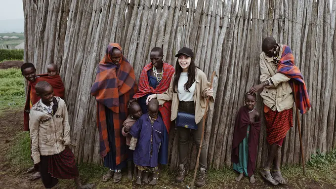 [Bintang] Unik dan Menantang, Ini 8 Foto Liburan Nikita Willy di Afrika
