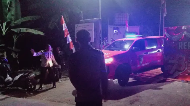 Mobil inafis Polres Metro Bekasi Kota mendatangi lokasi ledakan di Stasiun Pengumpul Gas Lapangan Jatinegara milik KSO Pertamina EPPD Migas Kota Bekasi di Jatisampurna. (Foto: Liputan6.com/Bam Sinulingga)