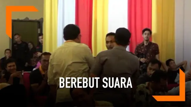 Dua saksi terlibat adu mulut pada rekapitulasi KPU Polewali Mandar, Sulawesi Barat. Keduanya adalah saksi dari Partai Demokrat dan Gerindra.