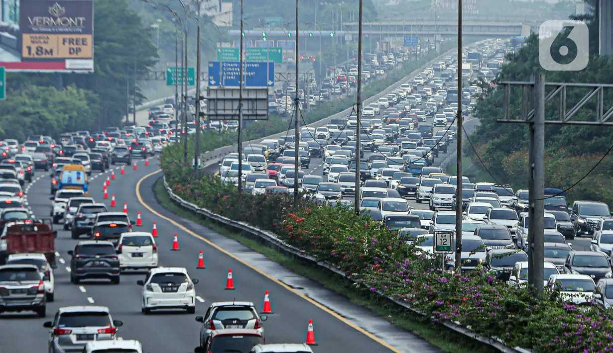 Selama delapan hari pada 22-29 April 2023, sebanyak 1,5 juta kendaraan kembali ke Jakarta. (Liputan6.com/Faizal Fanani)