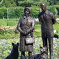 Patung mendiang Ratu Elizabeth II dan Pangeran Philips di Antrim Castle Garden, Irlandia Utara. (dok. Facebook Antrim and Newtonabbey Borough)