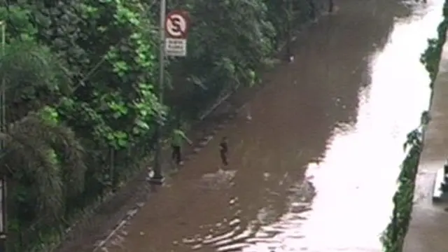 Jakarta Berubah Jadi Lautan Banjir