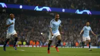 Striker Manchester City, Raheem Sterling, melakukan selebrasi usai membobol gawang Tottenham Hotspur pada laga Liga Champions di Stadion Etihad, Rabu (17/4). Manchester City menang 4-3 atas Tottenham Hotspur. (AP/Dave Thompson)