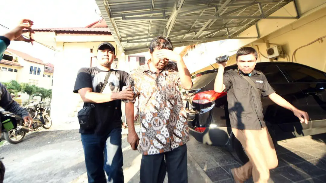 KPK menangkap jaksa di Kejati Bengkulu yang diduga melakukan transaksi suap. (Liputan6.com/Yuliardi)