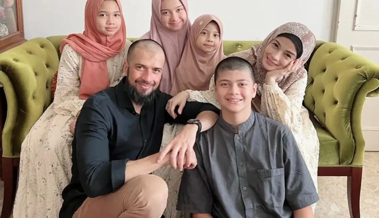 Jihan Fahira bersama keluarga (Instagram/ jihanfahirareal)