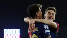 Dua pemain muda Barcelona, Lamine Yamal dan Gavi. (LLUIS GENE / AFP)