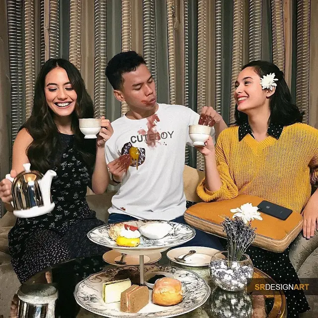 6 Editan Foto Pria Makan Bareng Artis Ini Halu Banget, Bikin Ngakak
