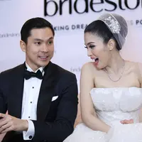 Sandra Dewi dan Harvey Moeis resmi menikah di Gereja Katedral, Jakarta Pusat. Pernikahannya bertepatan dengan ulang tahun ayahnya, 8 November. (Nurwahyunan/Bintang.com)