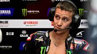 Sementara satu-satunya rival yang bisa menjegal Pecco, Fabio Quartararo terlihat lebih santai dan rileks menghadapi balapan MotoGP Valencia. (AFP/Javier Soriano)