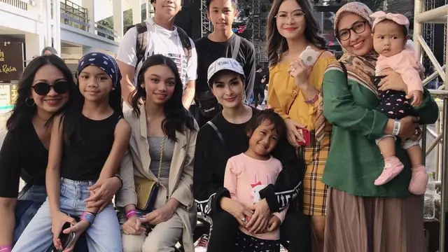 Makin Dekat, Ini 6 Potret Kedekatan Naura Ayu Bareng Keluarga Devano Danendra