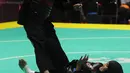 Pesilat Indonesia Pipiet Kamelia saat bertanding melawan A Janejira dari Thailand pada semifinal kelas D 60kg-65kg putri Asian Games 2018 di Padepokan Pencak Silat, TMII, Jakarta, Minggu (26/8). Pipet menang dan melaju ke final. (Merdeka.com/Arie Basuki)