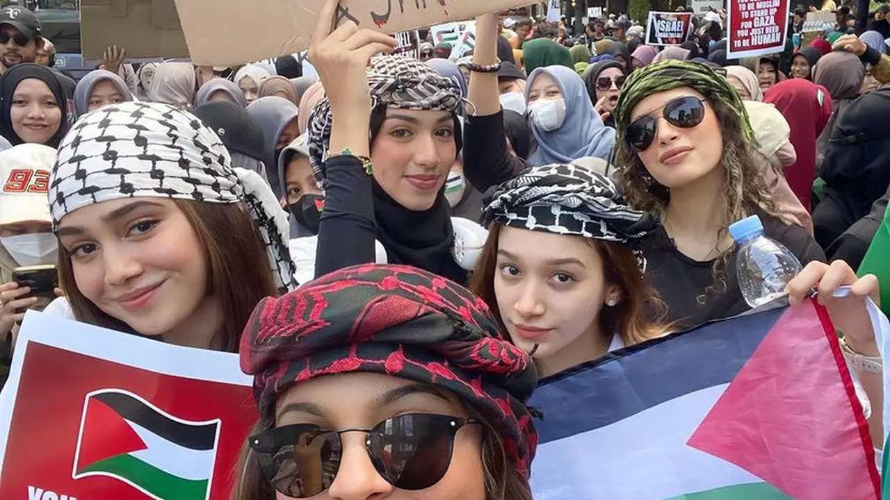 Syifa Hadju Kenakan Sorban Saat Ikut Aksi Damai Bela Palestina