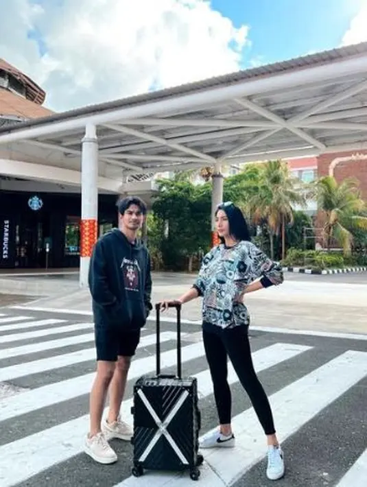 Tyas Mirasih dan Tengku Tezi semakin lengket (Instagram/tyasmirasih)