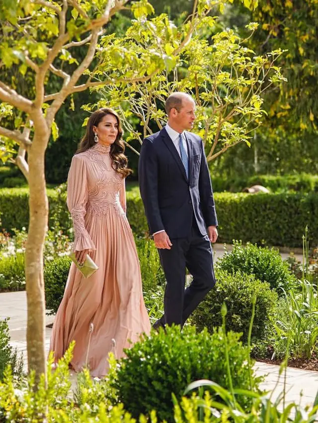 Gaya elegan Kate Middleton. [@princeandprincessofwales]