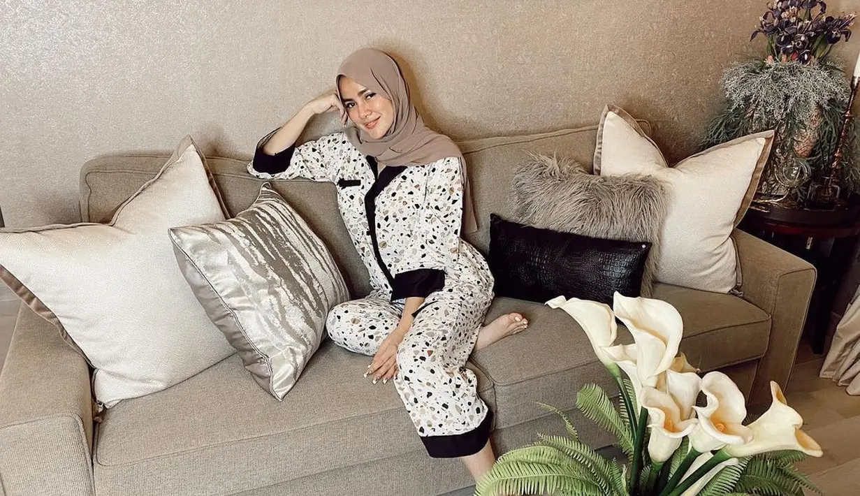 "Tapi kalo kayak kita yang bintang tamu aja memang harus perhatikan banget kebersihan dan segala macamnya. Jadi kalau memang kadang-kadang kita pede, soalnya ngeliat peningkatan Covid-19 tuh makin banyak.  (Instagram/ollaramlanaufar)