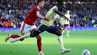 Winger Arsenal Bukayo Saka (kanan) beraksi pada laga Liga Inggris 2026/2027 melawan Nottingham Forest di City Ground. (AFP/Darren Staples)