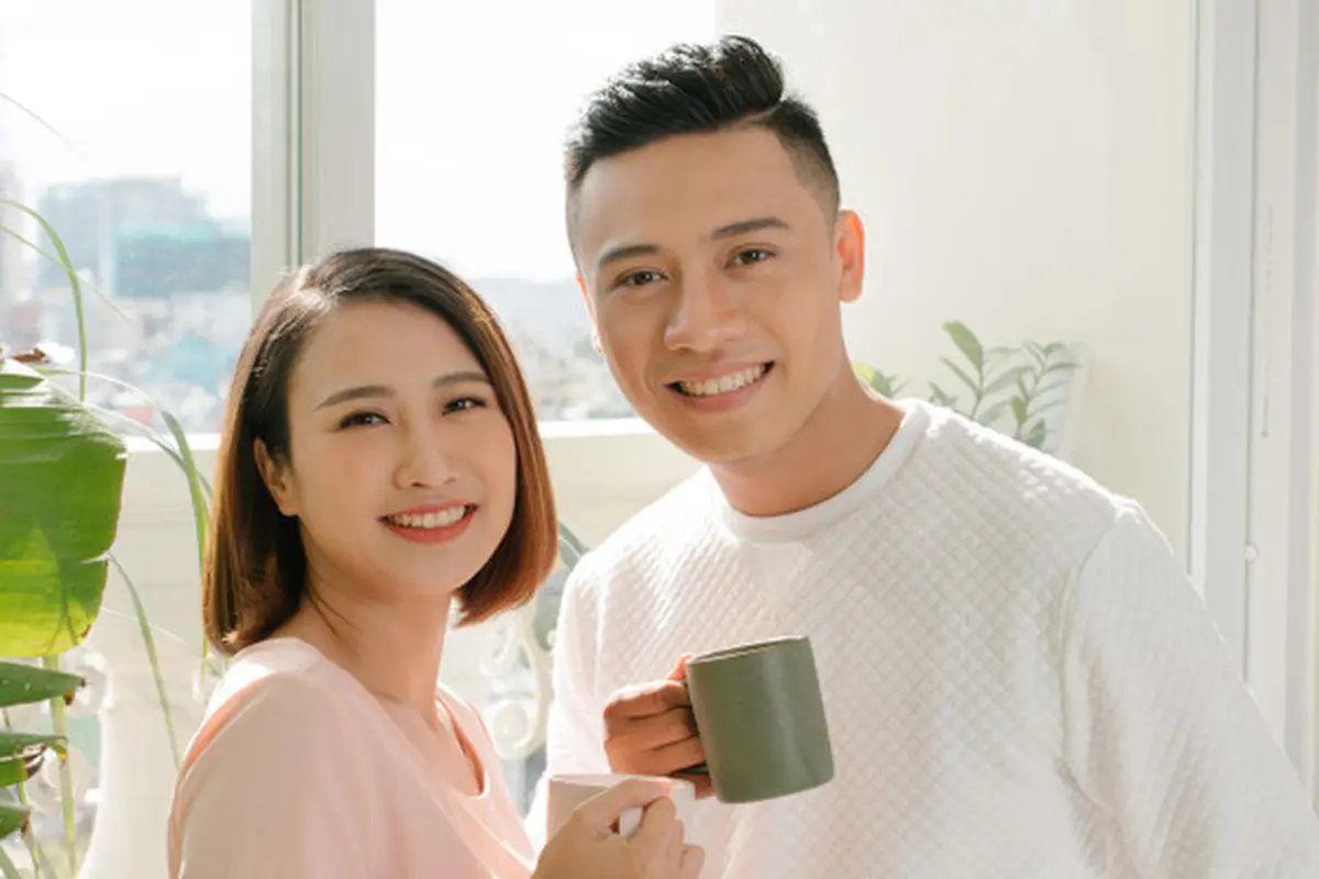 couple romantis bahagia