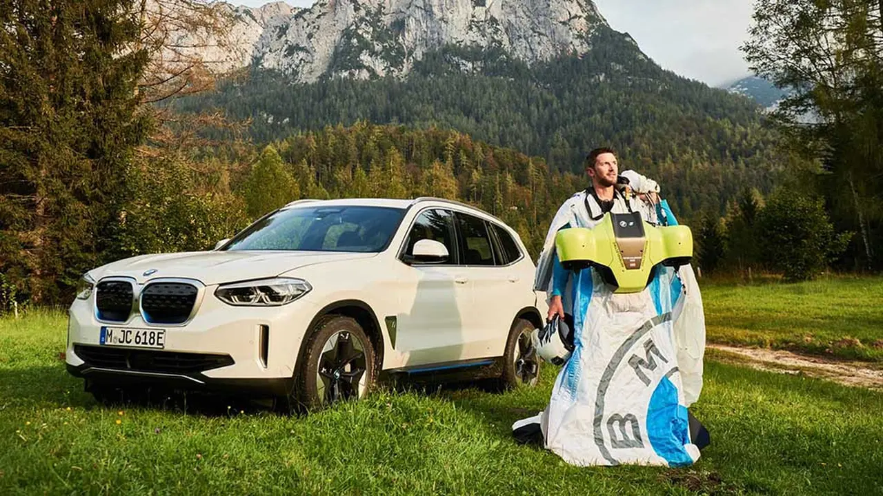 BMW electrified wingsuit bikin penggunanya menjadi seperti iron man