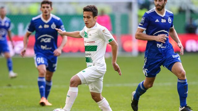 Gelandang Lechia Gdansk, Egy Maulana Vikri, ketika menghadapi Stal Mielec di Stadion Energa Gdansk, Gdansk, Sabtu (19/9/2020).