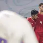 Selebrasi pemain Timnas Indonesia U-19, Jens Raven (kanan) bersama Kafiatur Rizky setelah menjebol gawang Thailand U-19 pada laga final Piala AFF U-19 2024 di Stadion Gelora Bung Tomo, Surabaya, Senin (29/7/2024). (Bola.com/Bagaskara Lazuardi)