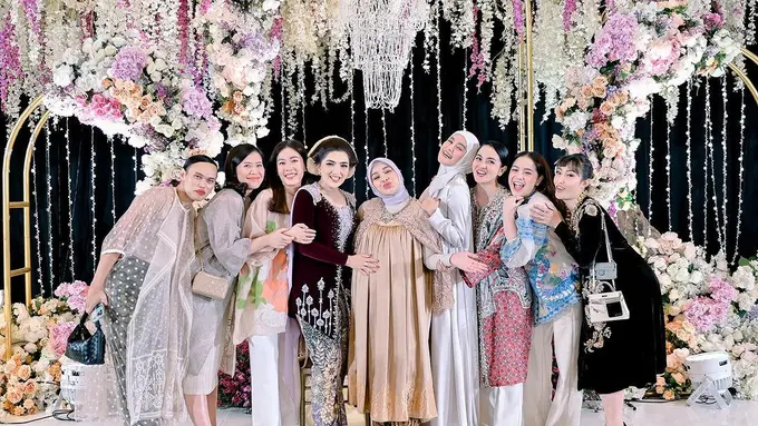 Aurel Hermansyah dan Geng Cendol (Instagram/aurelie.hermansyah)