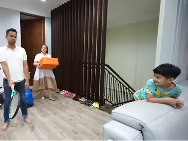 Menikah pada 17 Oktober 2014, Nagita Slavina dan Raffi Ahmad beberapa waktu lalu merayakan anniversary ke-8. Bahkan, acara anniversary Raffi dan Gigi berlangsung begitu meriah. (Liputan6.com/YouTube/Rans Entertainment)