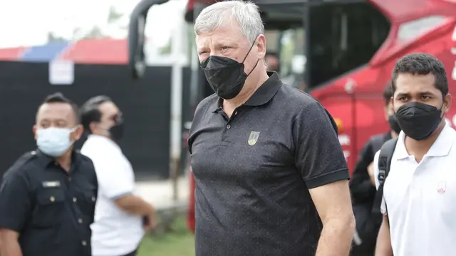 Misha Radovic, Persis Solo