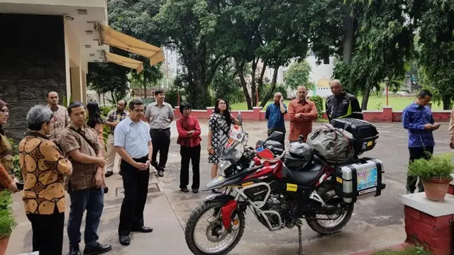 Gunadi Solo Riding menggunakan Viar Vortex 250 cc