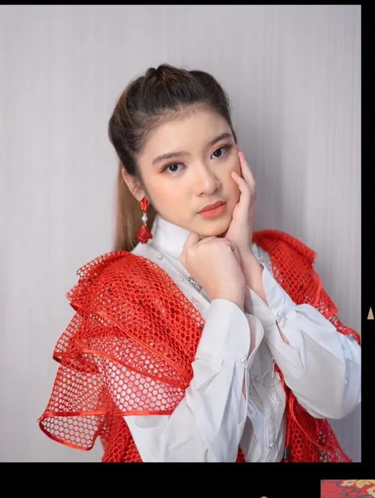 Tiara pun membenarkan pertanyaan Feni Rose. Saat harus pergi ke supermarket dekat rumahnya, Tiara memang seringkali memakai busana santai seperti baby doll dan sandal.  (Instagram/tiaraandini)