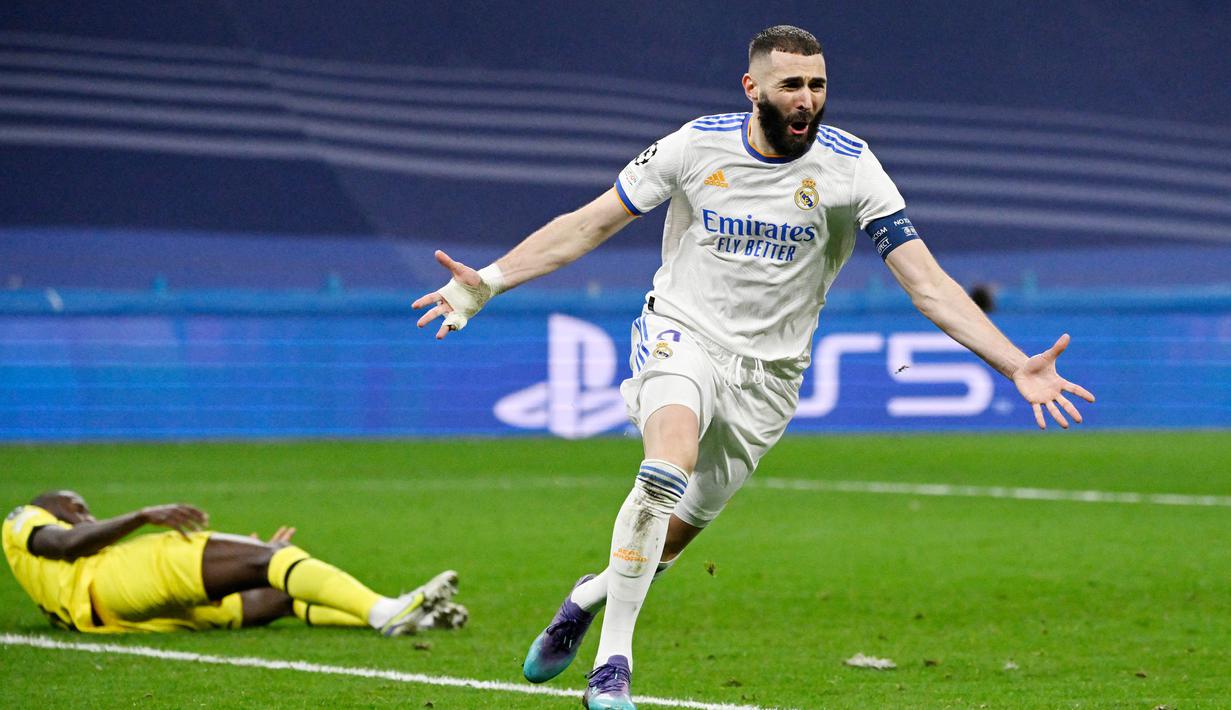 Karim Benzema lagi-lagi menjadi pahlawan dan memastikan Real Madrid menggenggam satu tiket ke semifinal Liga Champions 2021/2022 secara dramatis. (AFP/Pierre- Philippe Marcou)