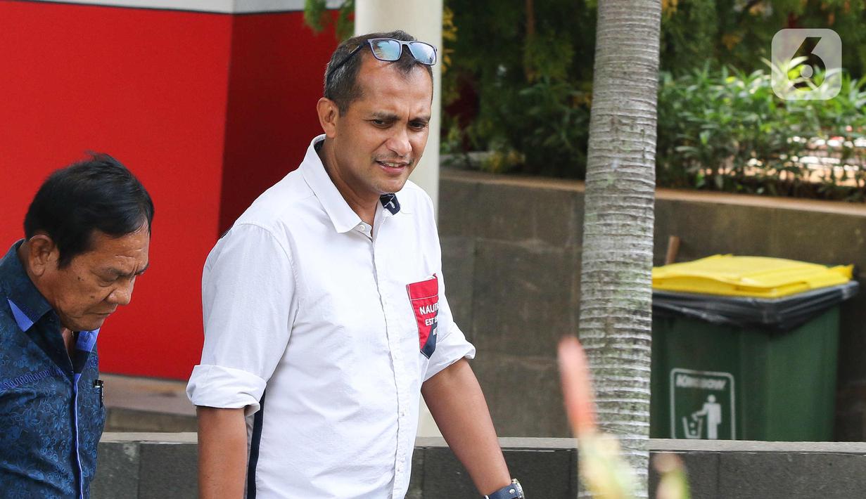 Atas laporan IPW itu, asisten pribadi (aspri) Wamenkumham Edward Omar Sharif Hiariej, Yogi Arie Rukmana, lantas mendatangi Bareskrim Polri. Yogi bermaksud melaporkan Ketua Indonesia Police Watch (IPW) Sugeng Teguh Santoso atas dugaan pencemaran nama baik. (Liputan6.com/Herman Zakharia)