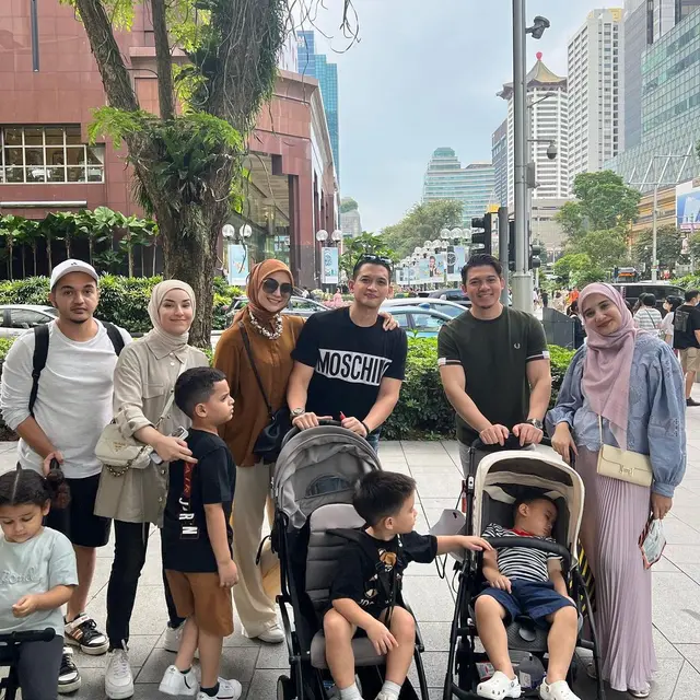 Zaskia Sungkar tak sengaja ketemu teman artis saat di Singapura (Foto: Instagram zaskiasungkar15)
