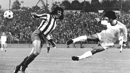  Gerd Mueller striker  Bayern Muenchen (kanan) menjadi andalan klub saat merajai Liga Champions di era 1970-an. (AP/File)