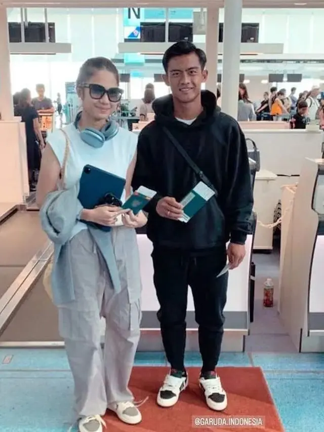 8 Momen Kepulangan Pratama Arhan dan Azizah Salsha Usai Menikah, Disambut Keluarga Besar