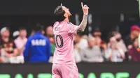 Selebrasi bintang Inter Miami, Lionel Messi, usai menjebol gawang Atalanta United di Mercedes-Benz Stadium, Atalanta, Senin WIB (17-3-2025). (Bola.com/X @InterMiamiCF)